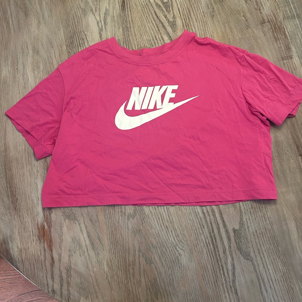Hot pink Nike cropped T